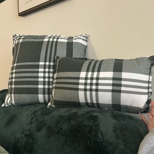 Plaid Throw Pillow Set
